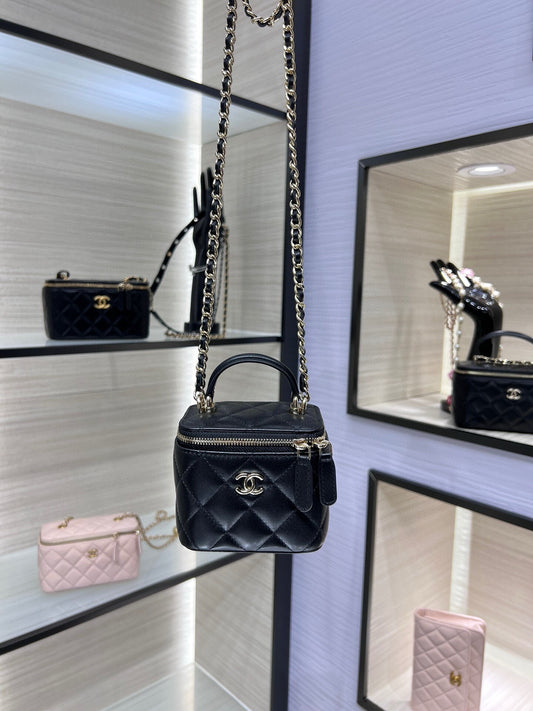 Mini Black Quilted Box Bag with Chain Strap & Top Handle – Zip Closure Shoulder Crossbody